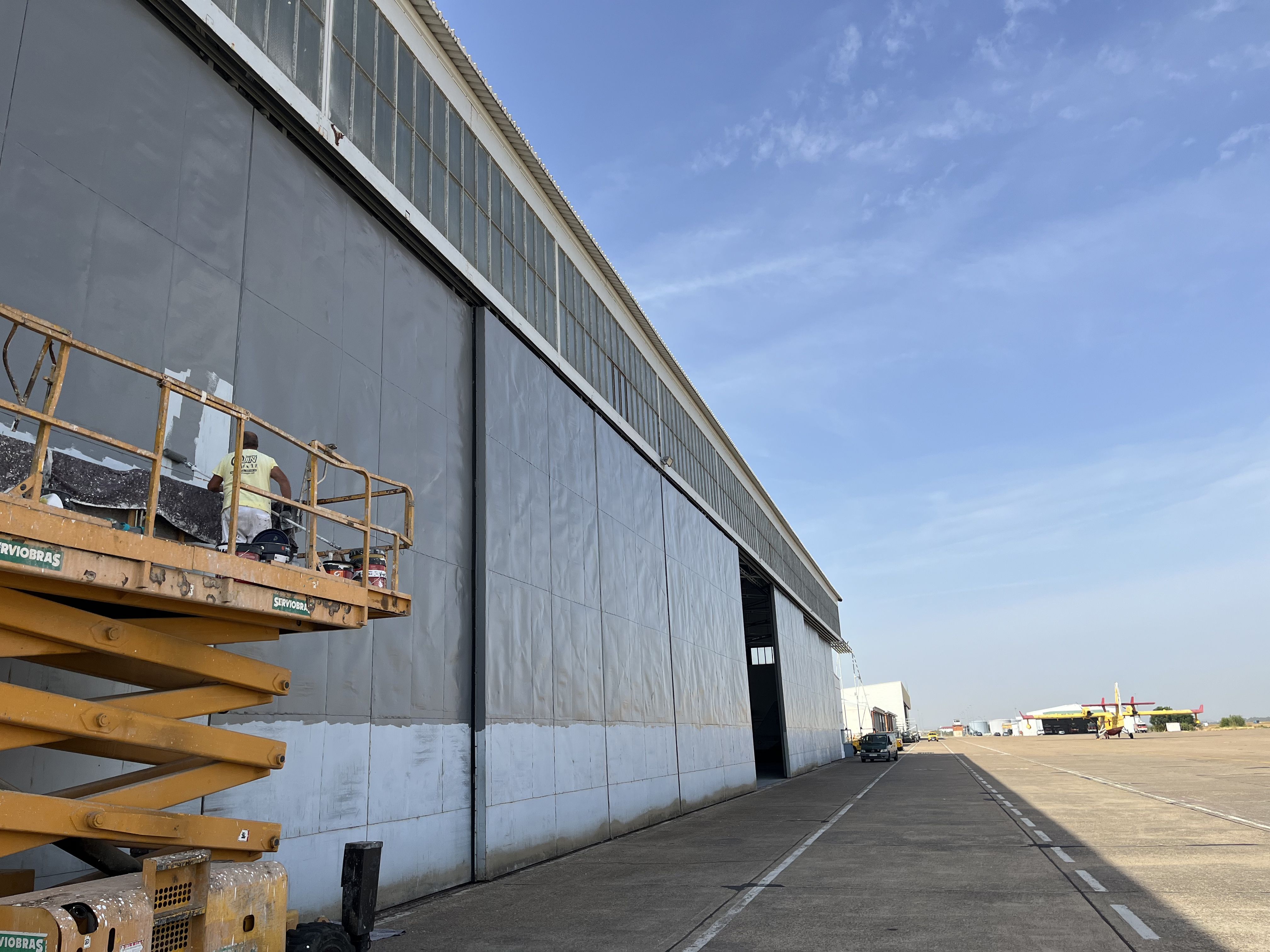 Esmalte anticorrosivo en hangar militar